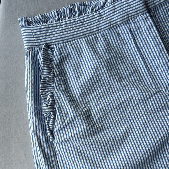 J.Crew Seersucker Pinstripe Shorts Sz 4 Ruffles - Picture 3 of 8